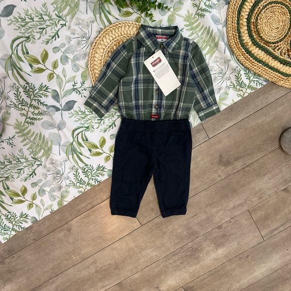 Wrangler Green Plaid Shirt and Dark Blue Pants - Picture 16 of 16